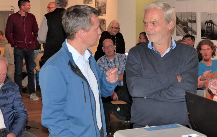 Markus Hiebl | unabhängiger Bürgermeisterkandidat Freilassing im Gespräch mit Landratskandidat Bartl Wimmer von Die Grüne/Bündnis 90 (Bild: Walter Krippes)